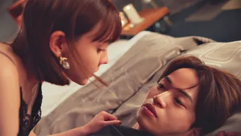 菊池風磨“匠”&長濱ねる“八重”、同じベッドで初めての夜 「私にしない?」トリンドル玲奈“レミ”が匠に迫る<ウソ婚>