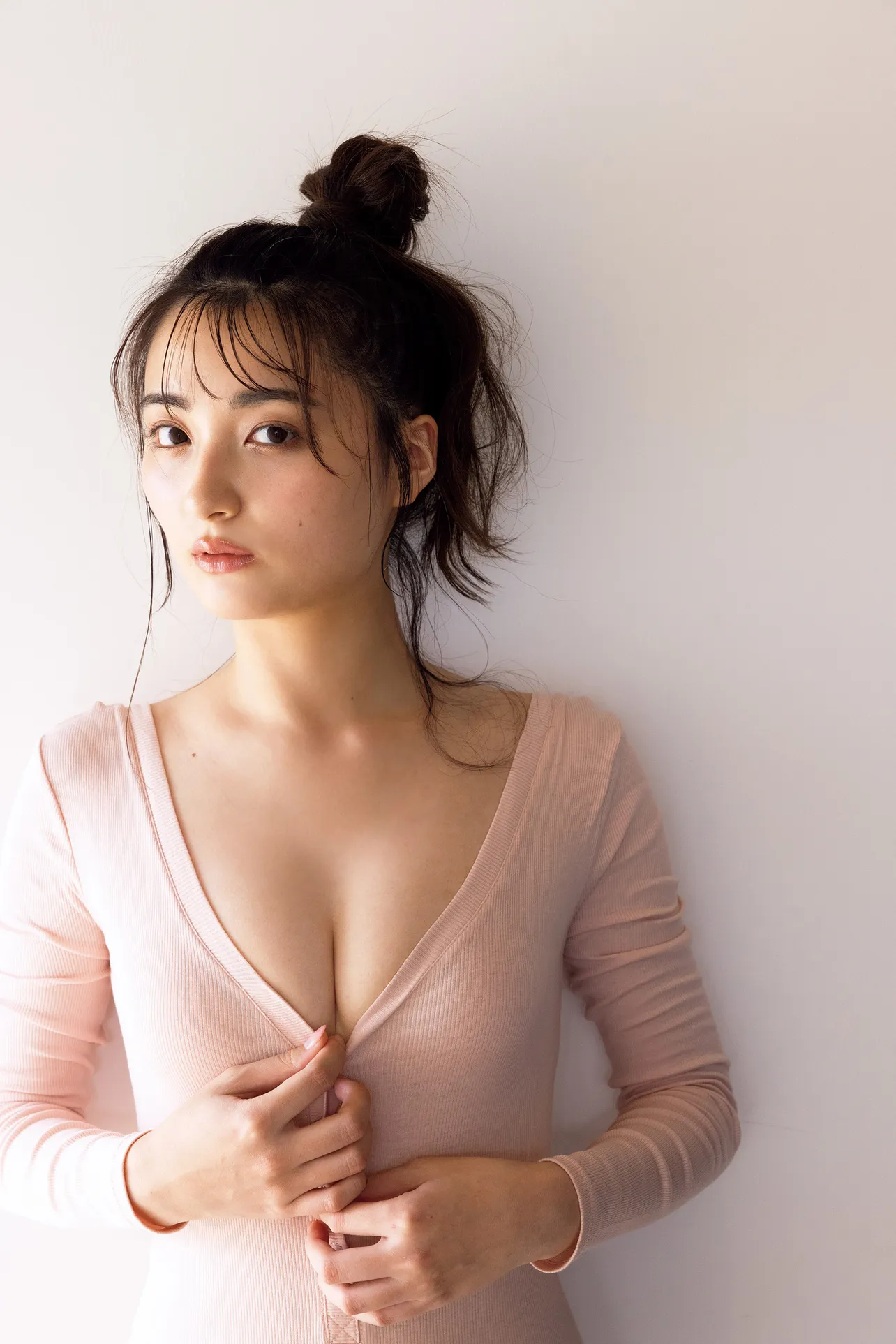 画像・写真 宇佐美彩乃、初写真集で大胆ポーズ「でも体が硬くて…」(14/14) | WEBザテレビジョン