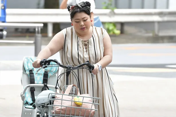 大瀧氏は「自転車にも乗るので、伸縮性のある服を選ぶようにしています」と説明