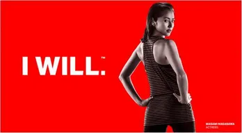 長澤まさみが銭湯を舞台に突然不思議なダンスを披露!