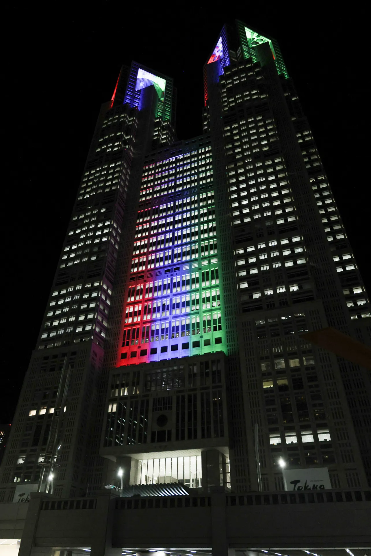 スリー・アギトスカラーの東京都庁