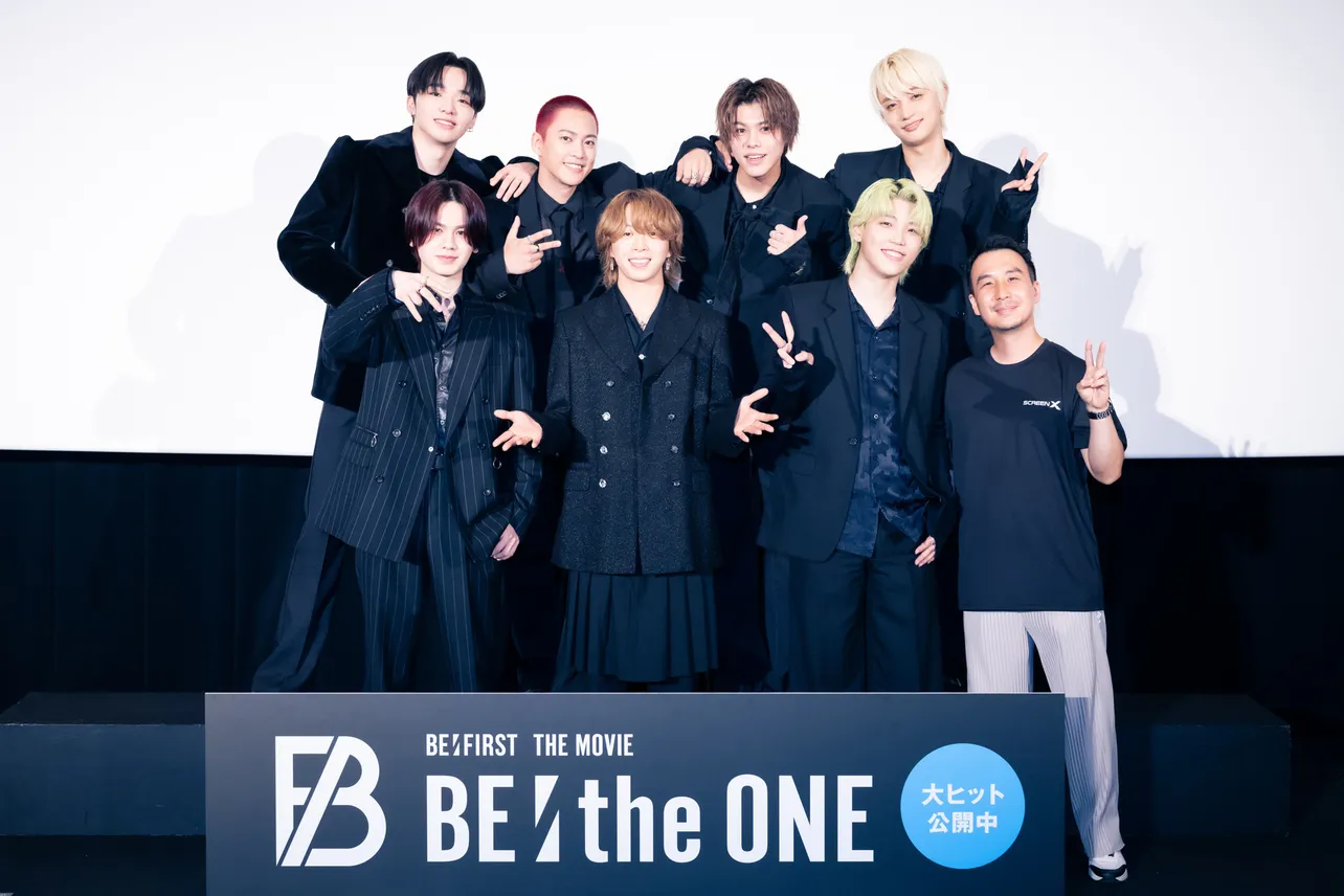 映画「BE:the ONE」に登壇したBE:FIRSTのRYUHEI、RYOKI、LEO、JUNON(上段左から)、MANATO、SOTA、SHUNTO、オ・ユンドン監督(下段左から)