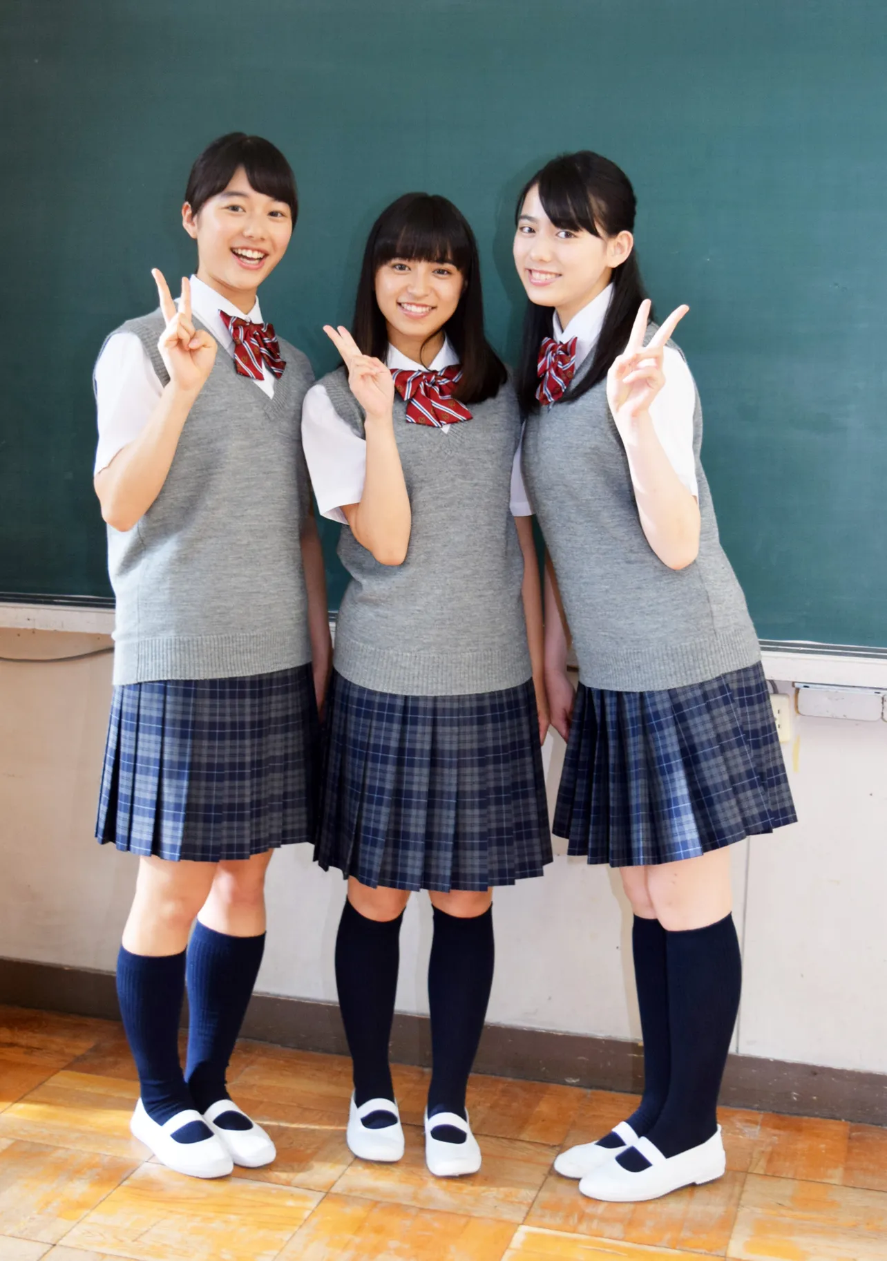 丸美屋の「混ぜ込みわかめ」新シリーズCMに出演する矢崎希菜、中尾萌那、毛利愛実(左から)