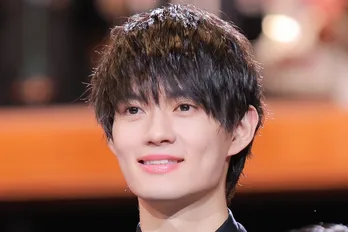 目黒蓮“ハル”も爆笑…佐野勇斗の「あざとガク」ショットに反響殺到「かわいすぎ」<トリリオンゲーム>