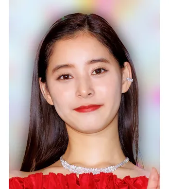 景色より横顔に目がいく…新木優子、街並みに見惚れる横顔に「美しすぎる」とファン興奮