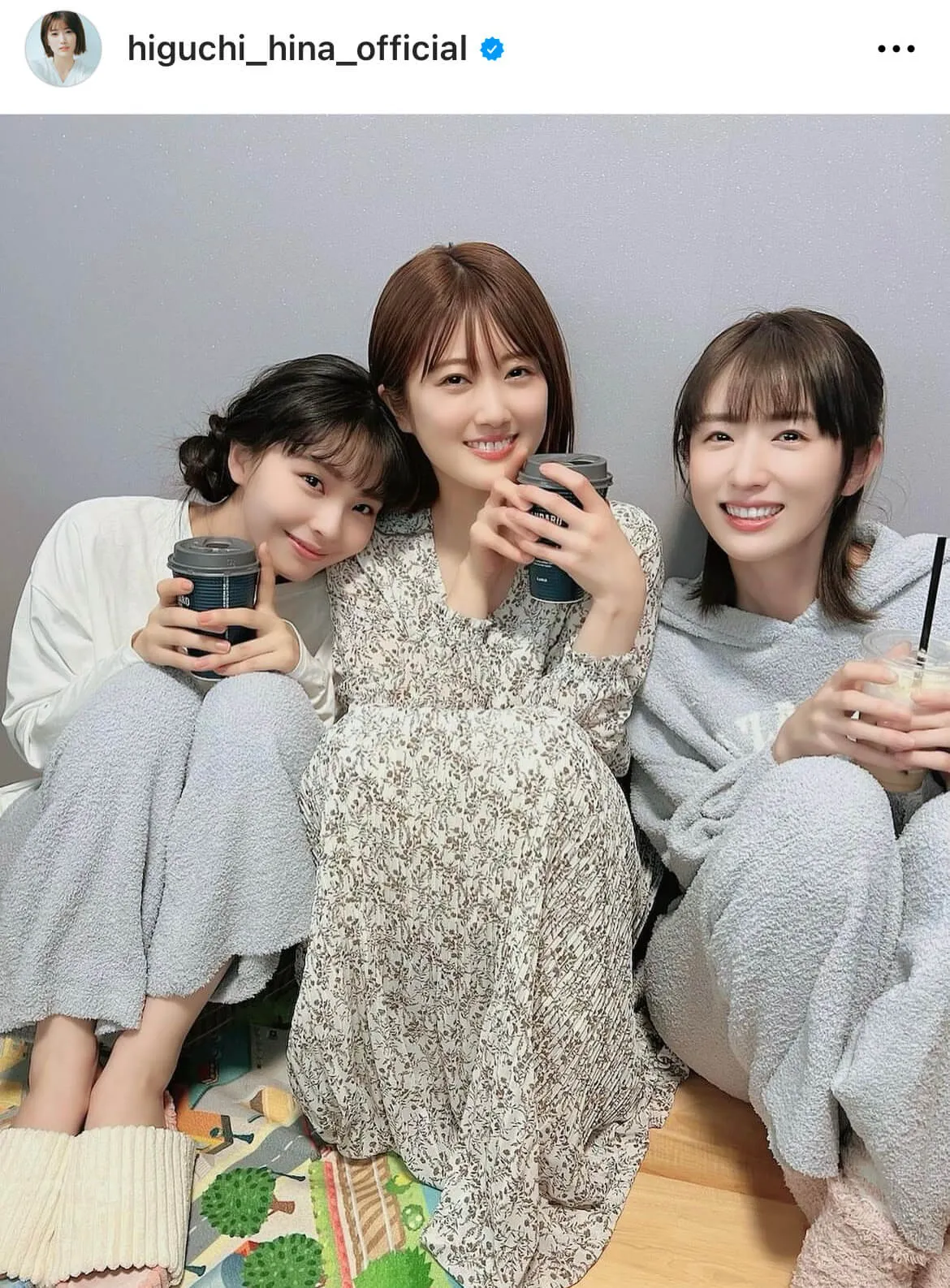 【写真】樋口日奈＆樋口柚子＆川口ゆりな「あざとくて何が悪いの？」での3姉妹ショット