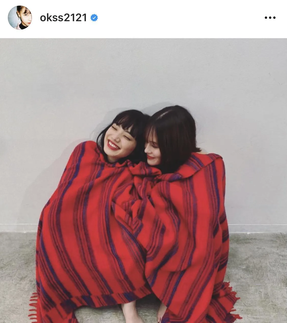 【写真】 emma&小松菜奈、仲良し密着2ショットを公開