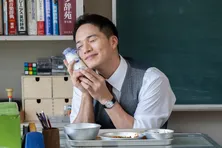 市原隼人“甘利田”が恍惚の表情…エビ反り・ビンタ・威嚇など第1話場面写真&本編映像が解禁<おいしい給食 season3>