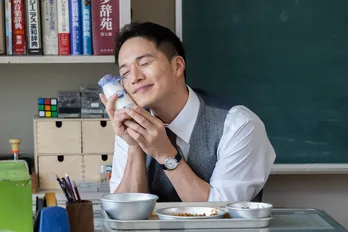 市原隼人“甘利田”が恍惚の表情…エビ反り・ビンタ・威嚇など第1話場面写真＆本編映像が解禁＜おいしい給食 season3＞