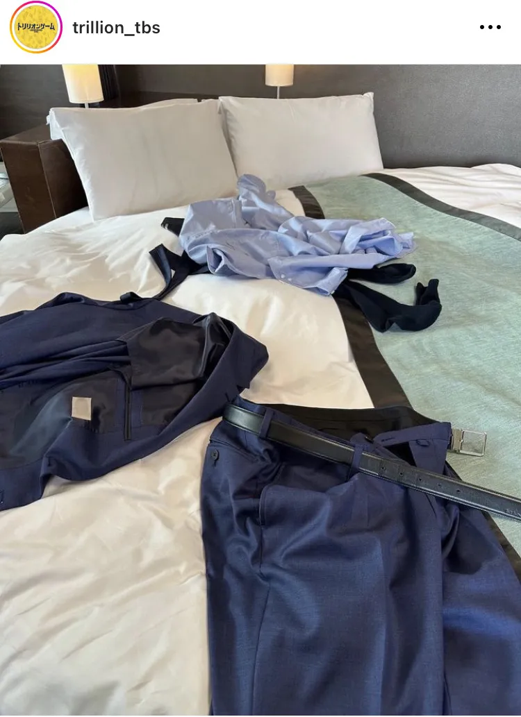 ベッドに脱ぎ捨てられた目黒蓮“ハル”のスーツが色っぽい“残骸”ショット