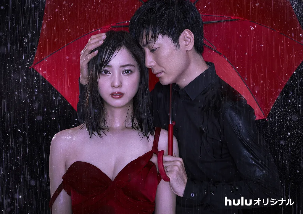 Huluオリジナルドラマ「雨が降ると君は優しい」に出演する玉山鉄二と佐々木希