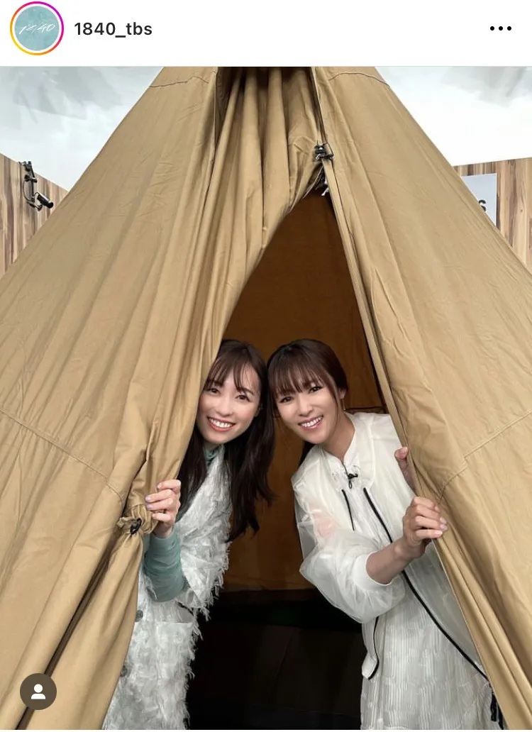 福原遥と深田恭子がテントからひょっこり顔を覗かせる仲良しショット