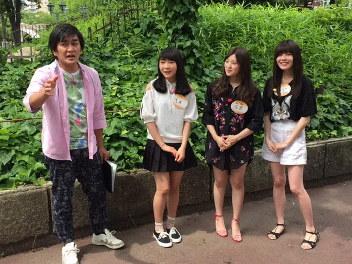 谷真理佳、木本花音、浅井裕華らが名古屋の新しい魅力を探すロケを行う(写真右から)