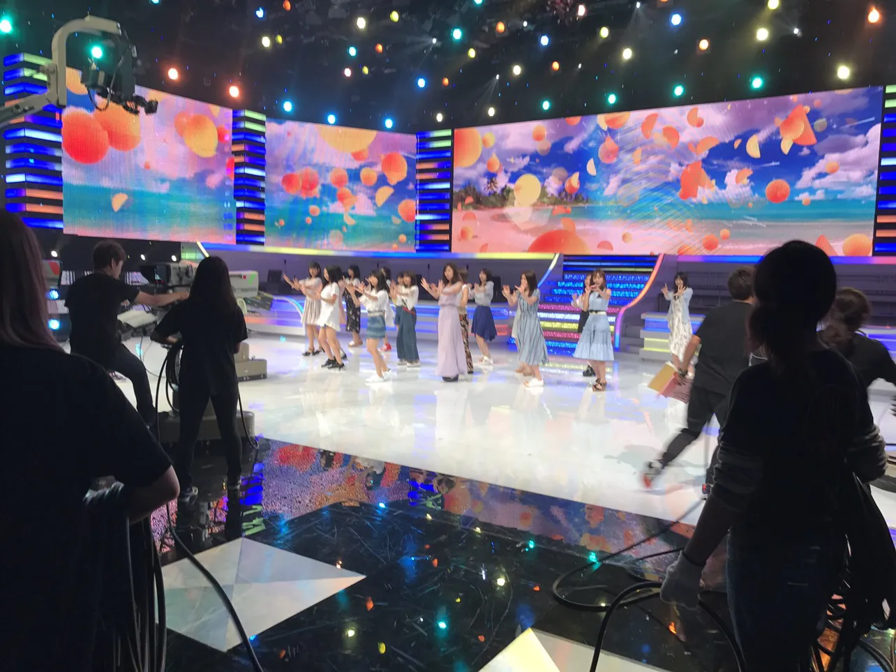 【写真を見る】新曲「意外にマンゴー」を歌うSKE48のリハ風景