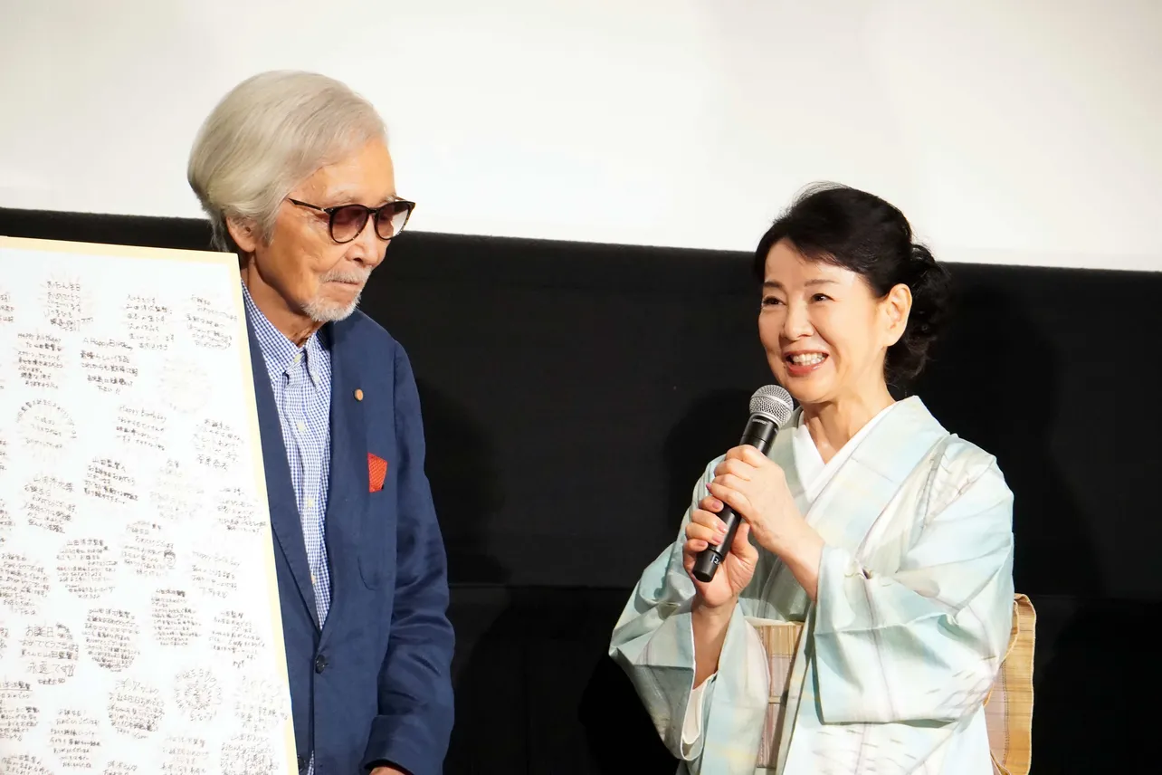 山田洋次監督、吉永小百合(写真左から)