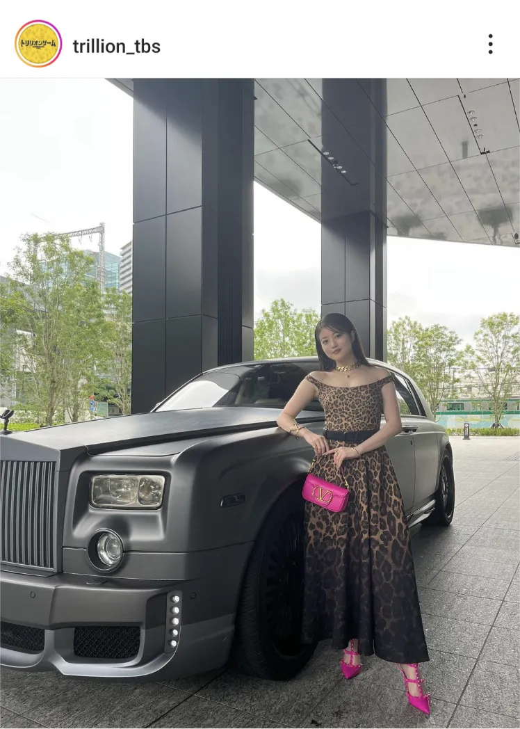 【写真】高級車にハイブランド…今田美桜、ヒョウ柄ドレスのオフショット