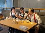 【写真】激辛グルメを試食するSTU48・今村美月＆甲斐心愛、トレンディエンジェル・たかし