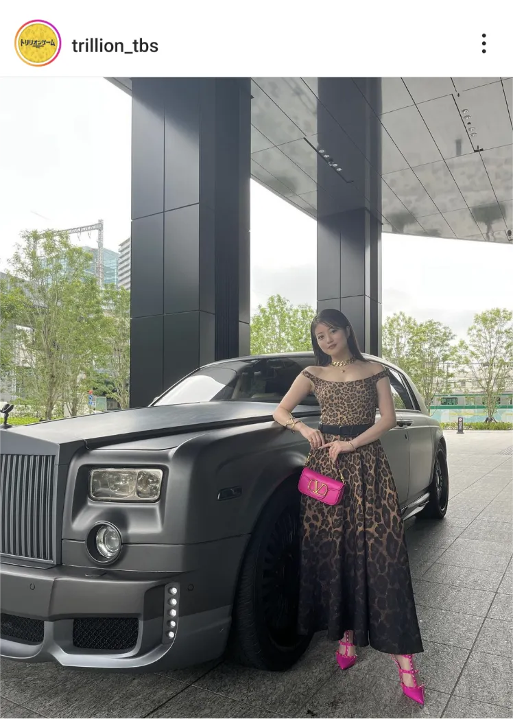 高級車にハイブランド…今田美桜、ヒョウ柄ドレスのオフショット