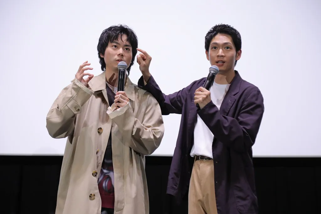 菅田将暉と松下洸平が映画「ミステリと言う勿れ」のイベントに登場した
