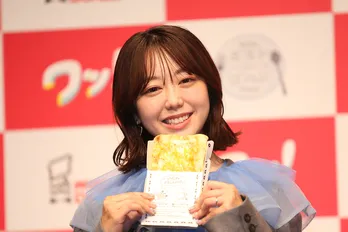 峯岸みなみ「芸能人になって良かった」と思ったのは“一面のミスド” やす子は自衛隊式食リポに挑戦