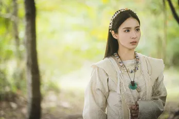 確かな演技力と“女神級”の美貌シン・セギョン、慈愛に満ちた美しさと強さで神官タニャを快演<アスダル年代記>