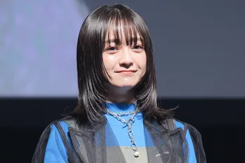 肩出し&美デコルテあらわ…安達祐実、丈長めのワンピ姿で夏らしい装いに「やばい、かわい過ぎます」