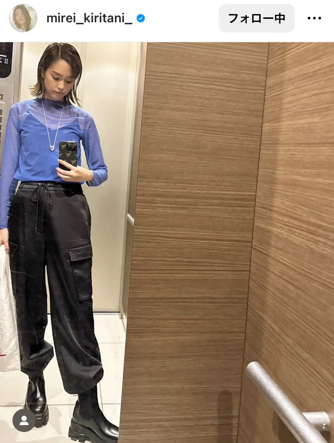  【写真】桐谷美玲、透けインナー×ブーツの秋ファッションの美脚ショット