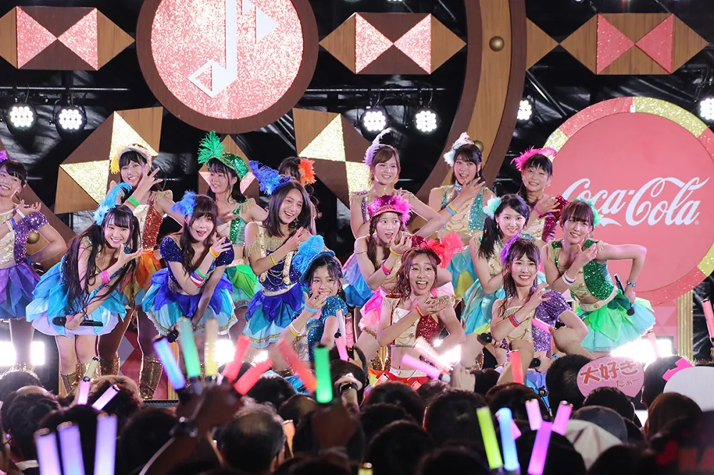 SKE48が、「テレビ朝日・六本木ヒルズ 夏祭り SUMMER STATION」でライブパフォーマンス