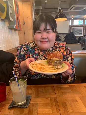 「気づいたらお腹いっぱい食べちゃう…」ぼる塾・あんりの悩みを解決する秘策「石原さとみごっこ」とは【連載：酒寄さんちょっと聞いてくださいよ#32】