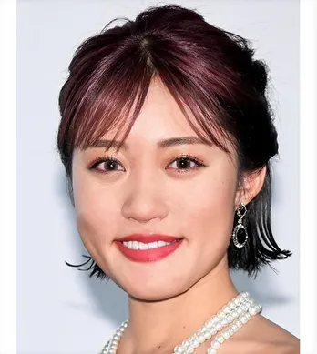 王林、太ももの裏側を付け根まで…トレーナー1枚の生足美脚姿に「色っぽい」「かわい過ぎる」と反響