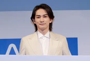 町田啓太「おすすメンディーしようかな」“同級生”に最新ドラム式洗濯乾燥機を推薦