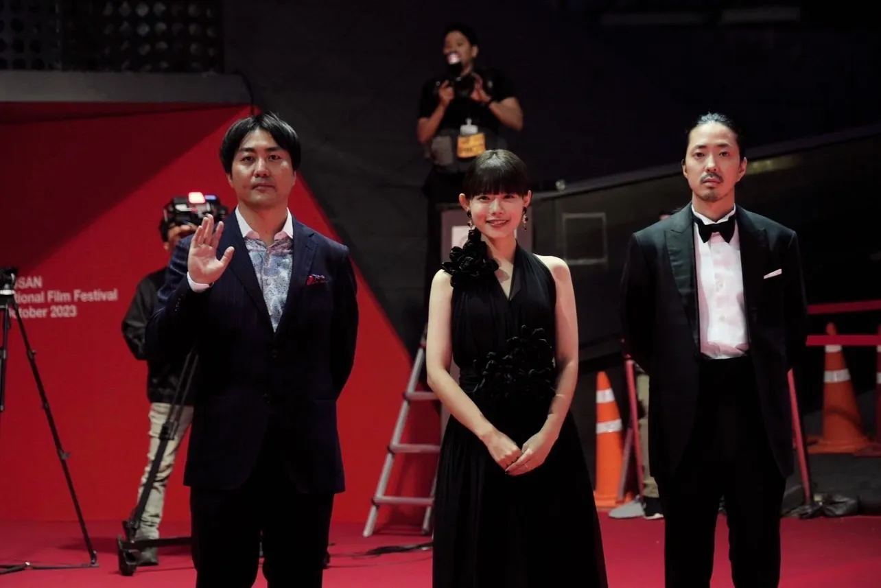 「第28回映画釜山国際映画祭」のレッドカーペットにて