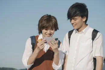 日向亘“龍司”、大倉空人“天”の“夕日アイス”写真をパチリ…爽やかな江ノ島デートに胸ときめく<君となら恋をしてみても>