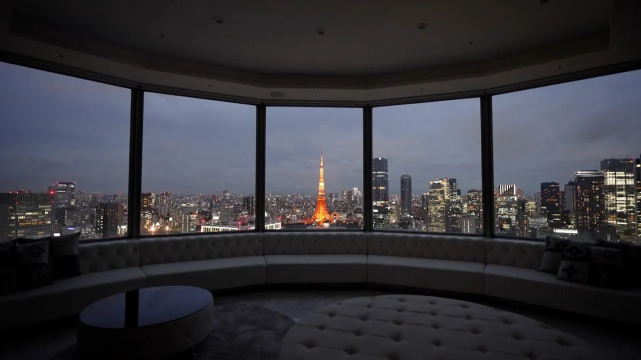 【写真】東京の夜景を一望できる高級タワーマンションの最上階