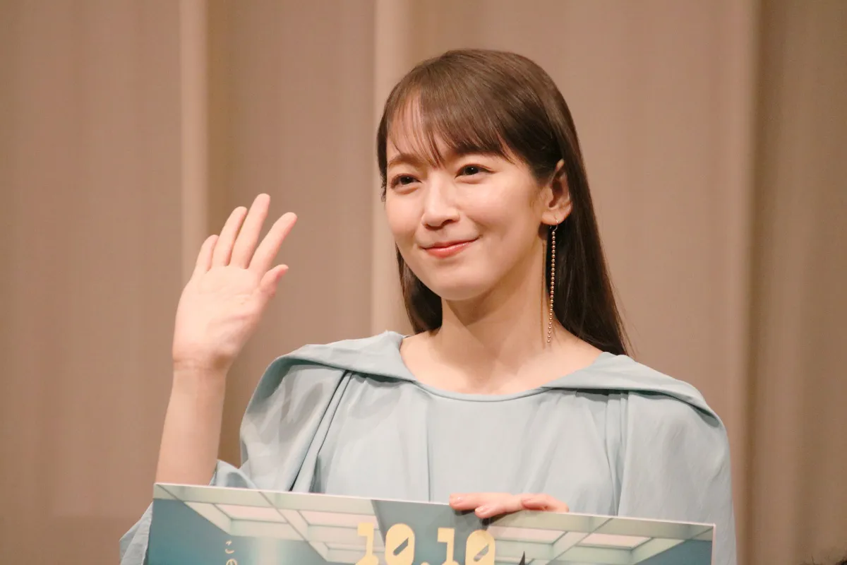 「時をかけるな、恋人たち」に出演する吉岡里帆