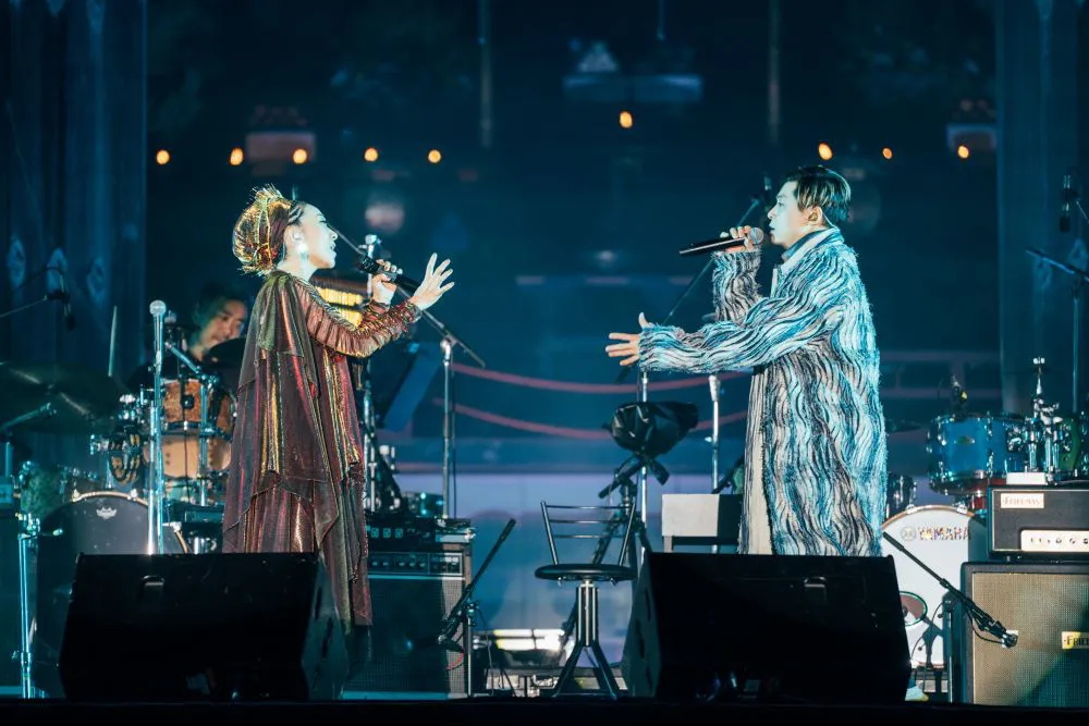 【写真】“神秘的…”MISIA、堂本剛と向かい合っての歌唱パフォーマンスを披露