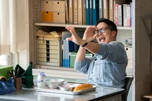 市原隼人“甘利田”に新たな天敵が…それでも給食の時間には“双眼鏡ダンス”&“糸こんダンス”<おいしい給食 season3>