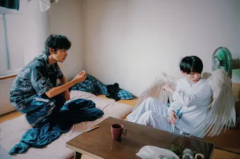 上杉柊平“ヤカラ男”&Lil かんさい・西村拓哉“天使”の奇妙な同居物語が開幕<ワンルームエンジェル>