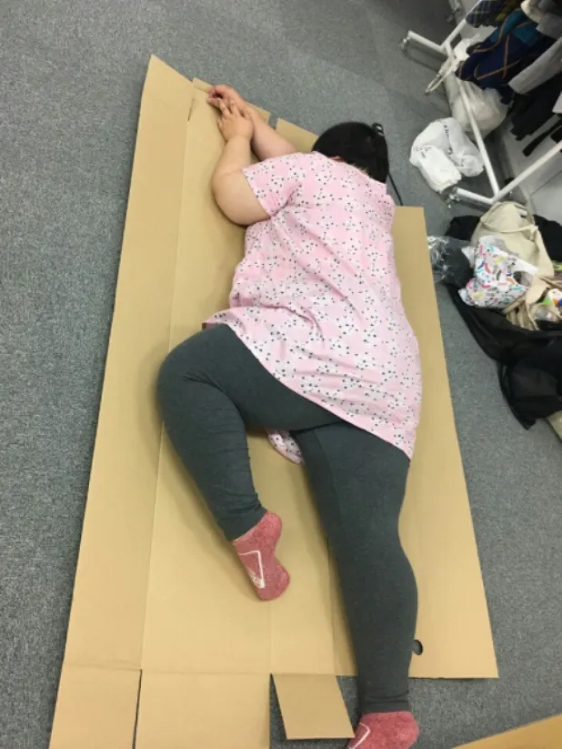 【写真を見る】まるでパラパラ漫画！ 安藤なつ、熟睡中