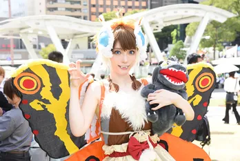 モスラ擬人化やビキニアーマーで見せるコスプレイヤーたち「日の光で透ける造形など細部までこだわりました」<WCS2023>