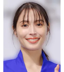 広瀬アリスがブーナちゃんと抱き合うショットに「ブーナちゃんになりたい」の声<マイ・セカンド・アオハル>