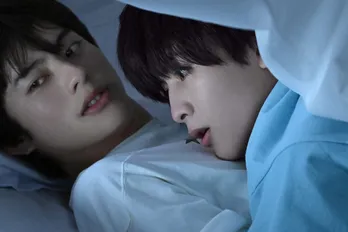 前田拳太郎“ヤマト”と柏木悠“カケル”が布団の中で見つめ合う姿にドキドキ…「密着度ぉぉぉ」と話題に＜君には届かない。＞