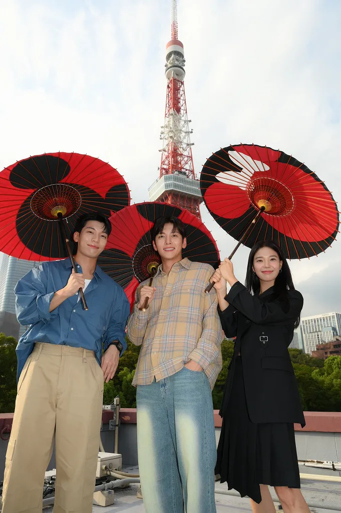 来日した時のウィ・ハジュン、チ・チャンウク、イム・セミ(写真左から)