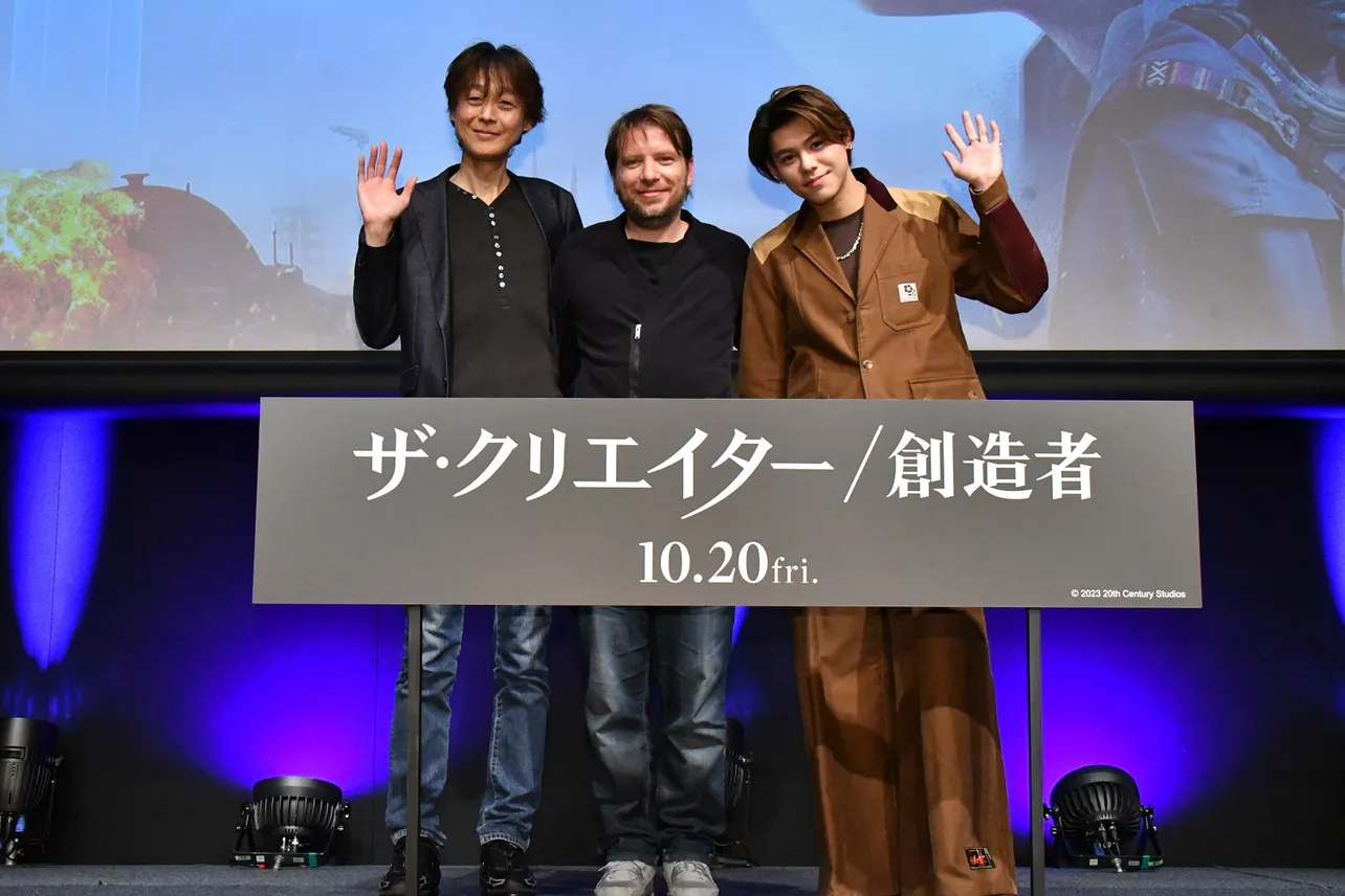 「ザ・クリエイター／創造者」左から古田貴之、ギャレス・エドワーズ監督、BE:FIRST・LEO