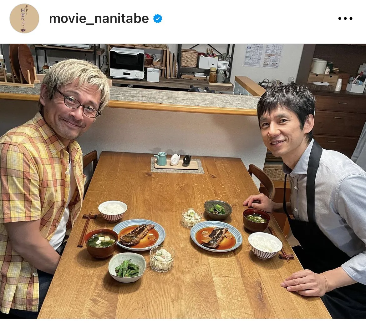 【写真】幸せそう…シロさん(西島秀俊)＆ケンジ(内野聖陽)がニッコリ