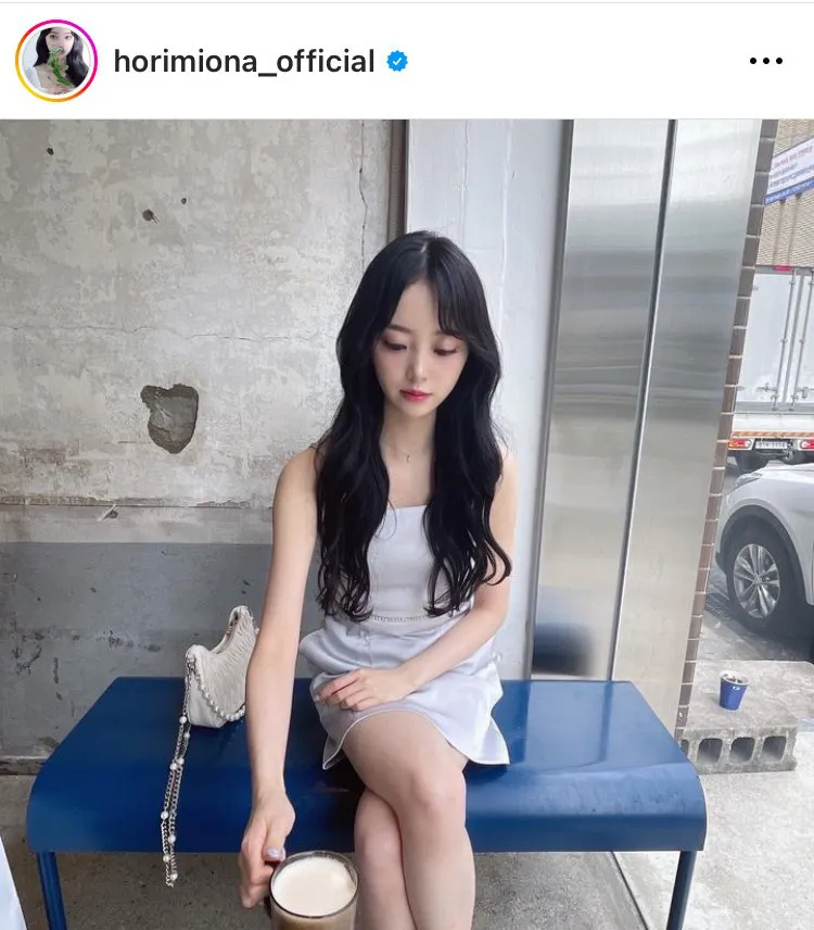 ※堀未央奈オフィシャルInstagram(horimiona_official)より