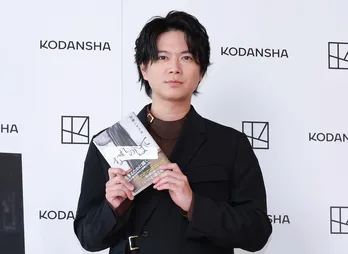 加藤シゲアキ、NEWSのライブ会場での驚きの光景明かす「うちわではなく『小説現代』を振っている人が」