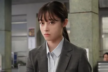 橋本環奈“円”が沢村一樹“湯川”の昭和刑事っぷりに困惑 背中で語る男が生むチームワーク<トクメイ!警視庁特別会計係>