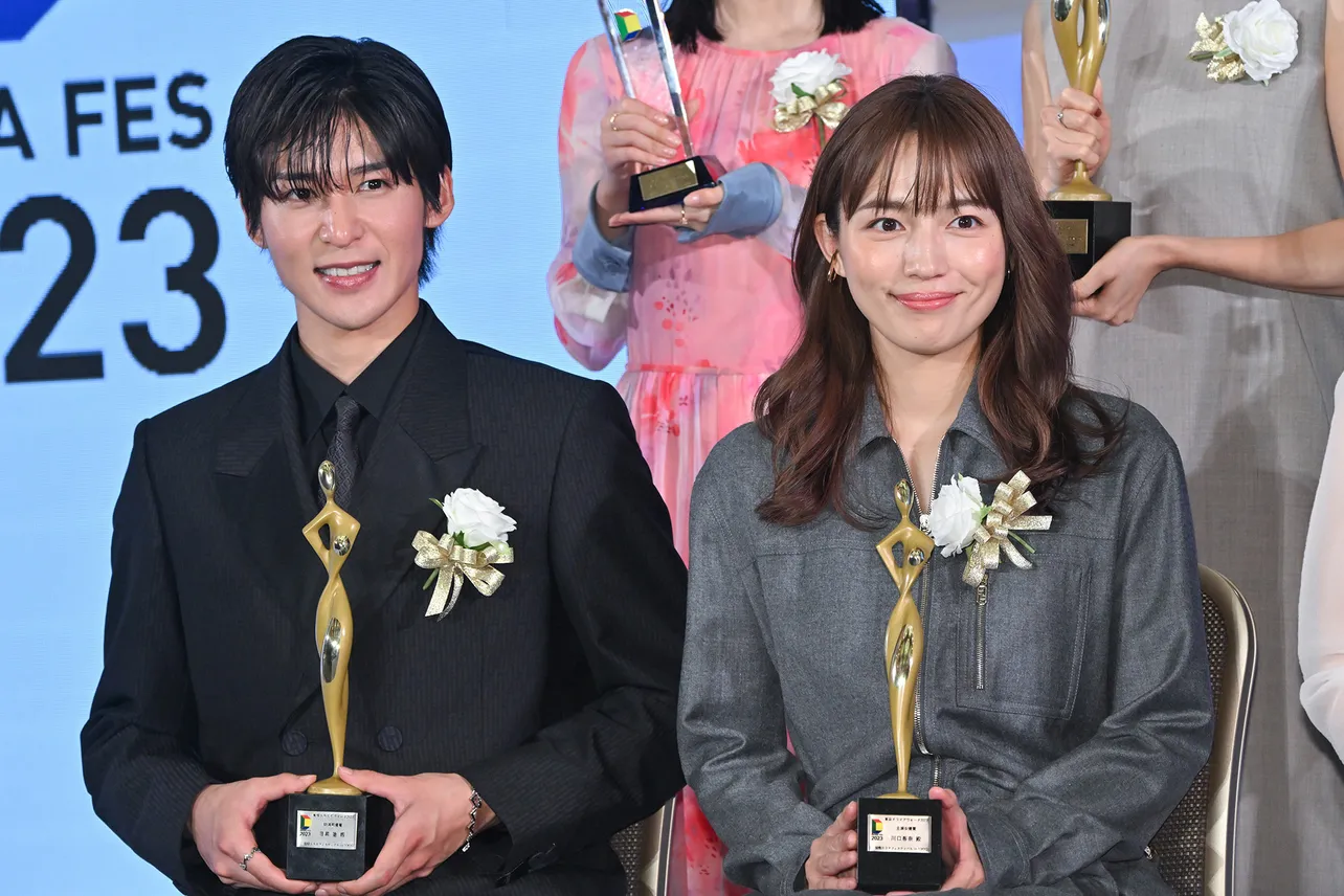 目黒蓮、川口春奈が「東京ドラマアウォード2023」授賞式に登壇