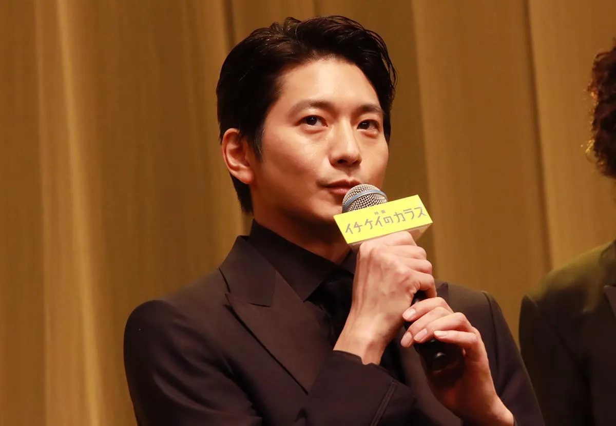 【写真】向井理が映画の完成披露イベントで見せた真剣な表情